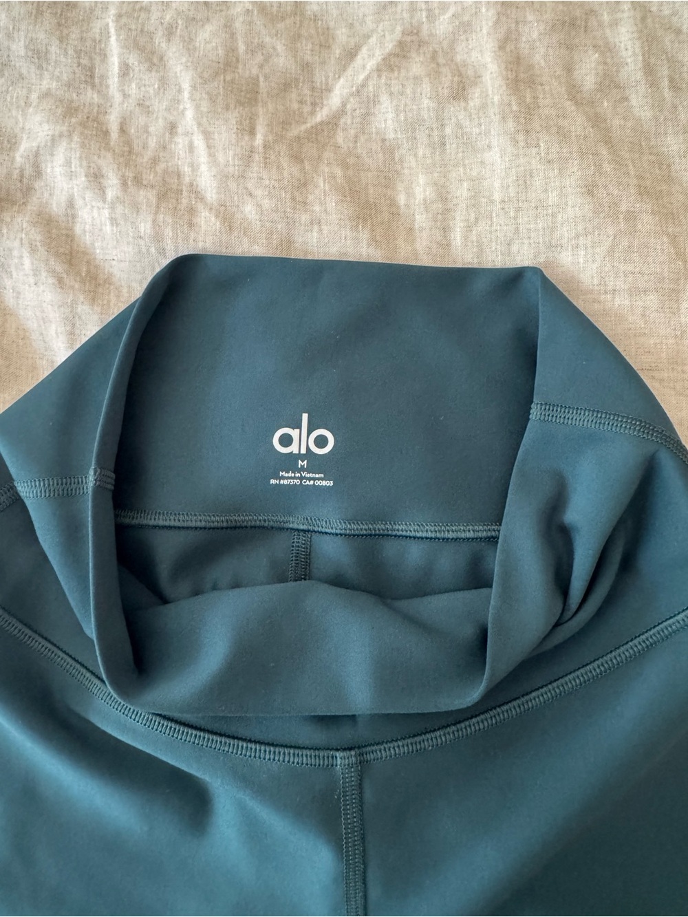 ALO Yoga 7/8 High-Waist Leggings in Midnight Green - Picture 3 of 3